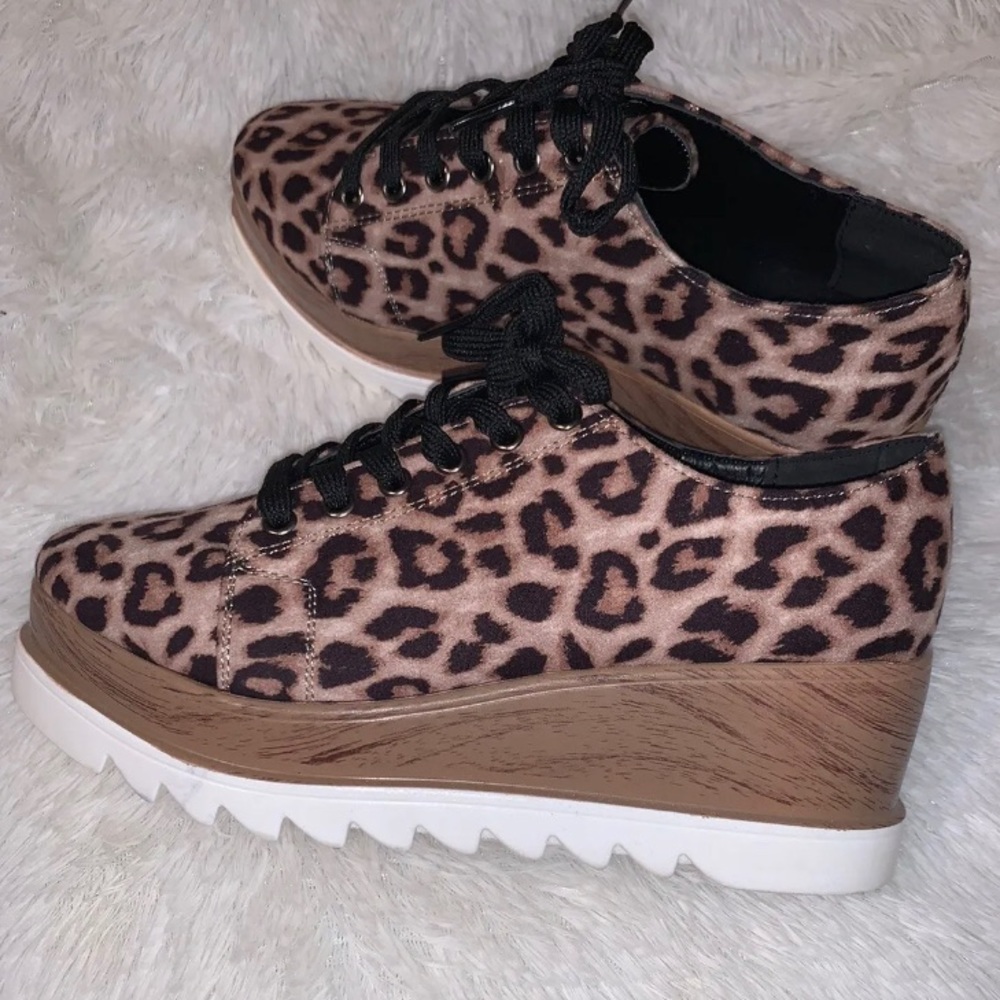 Qupid Women’s Animal Print Platform Sneakers Sz 6 (All Man Made Material) NWOB